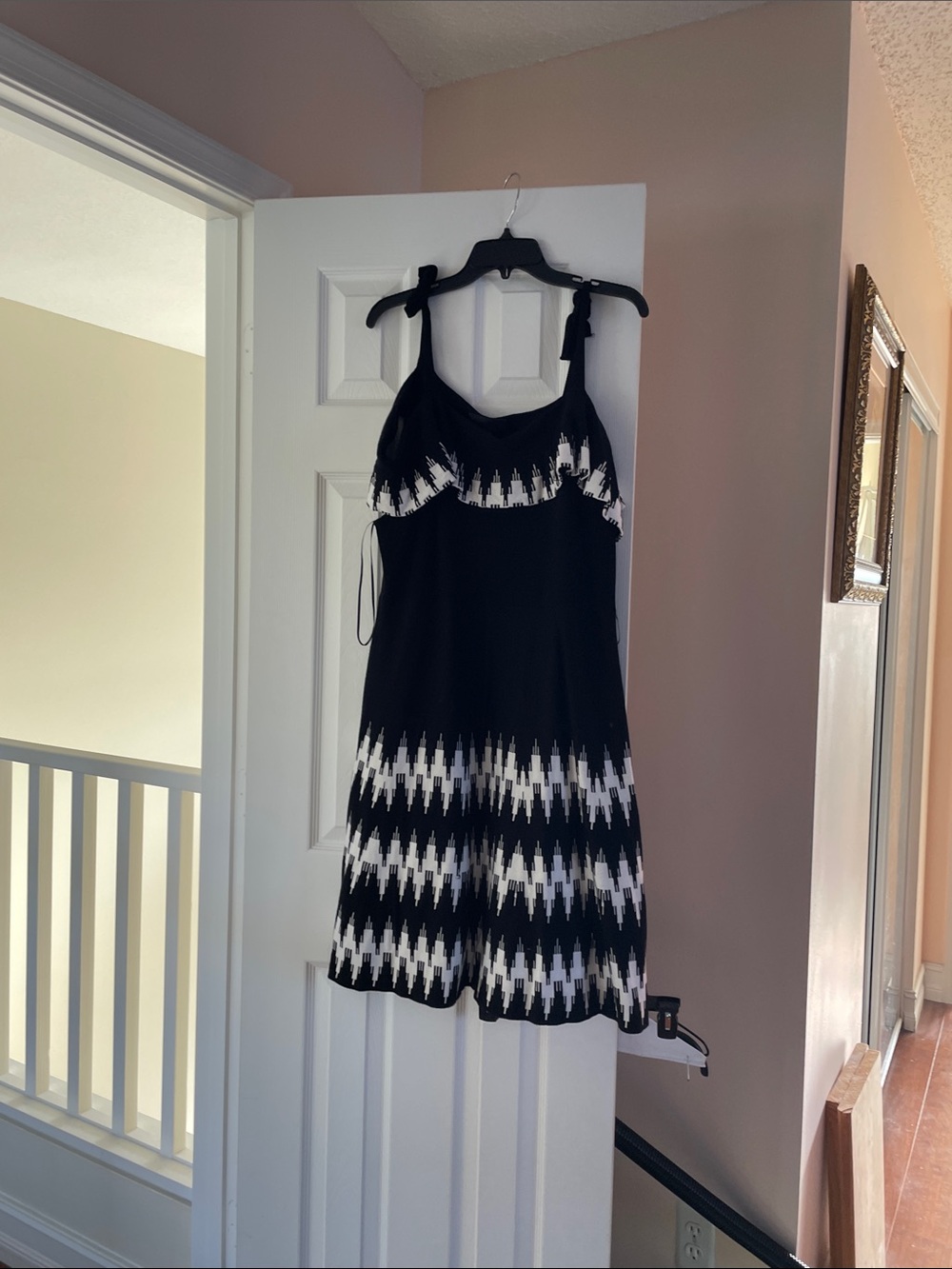 Black & White Patterned Summer Dress can wear off shoulder with straps or not.